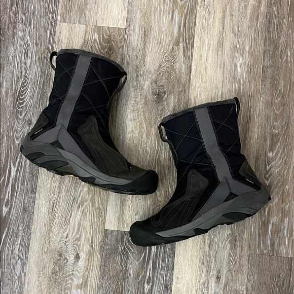 Keen Betty Black Waterproof Insulated Winter snow Boots size 9 - Picture 2 of 9